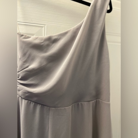 Show me your MuMu Eliza one-shoulder dress in dove grey - Picture 5 of 13